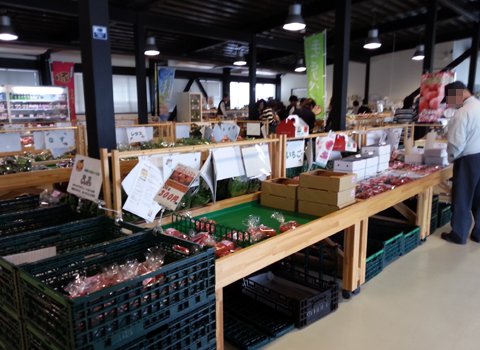 道の駅サシバの里いちかい（栃木県）の農産物売り場の写真